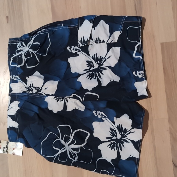 NWT Newport Blue Men's Swim Trunks, Size Large - Picture 5 of 6